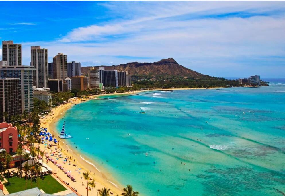 Gem Of Waikiki At Inn On The Park Honolulu Exterior photo