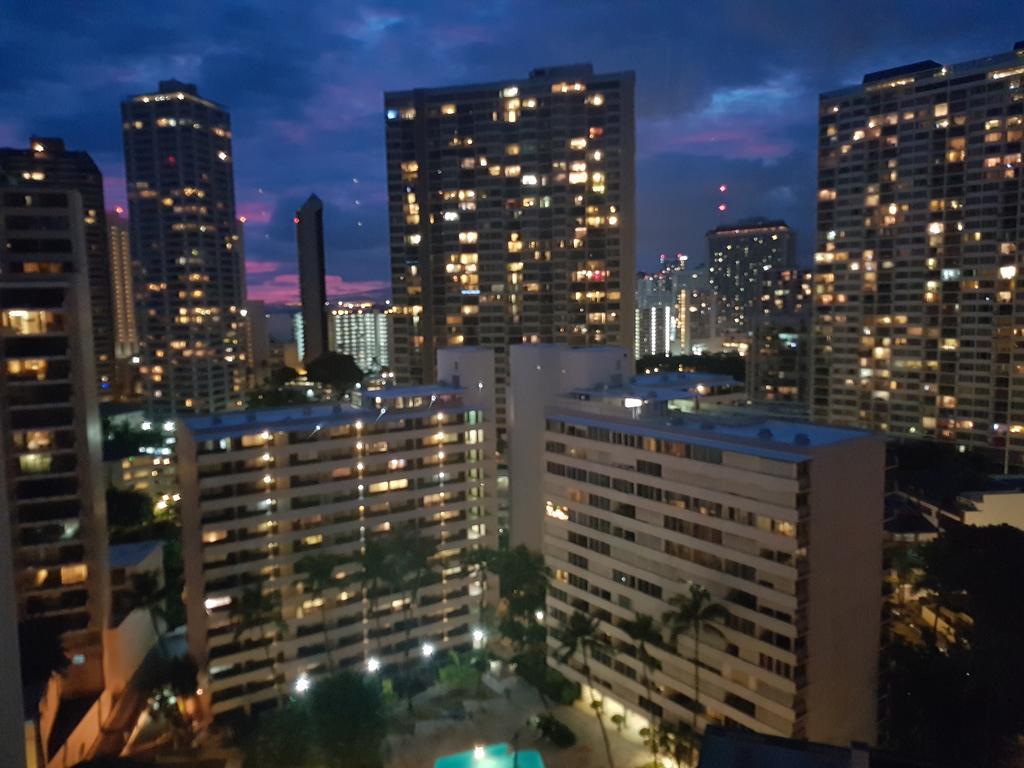 Gem Of Waikiki At Inn On The Park Honolulu Exterior photo