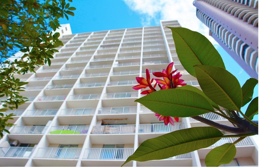 Gem Of Waikiki At Inn On The Park Honolulu Exterior photo