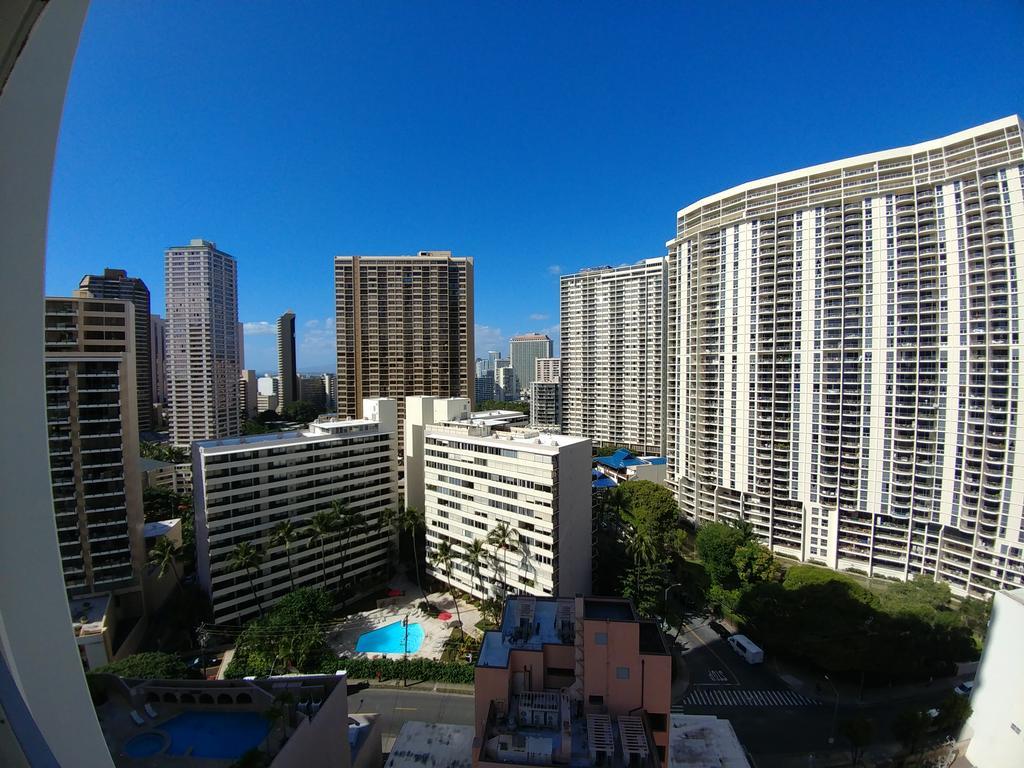 Gem Of Waikiki At Inn On The Park Honolulu Exterior photo