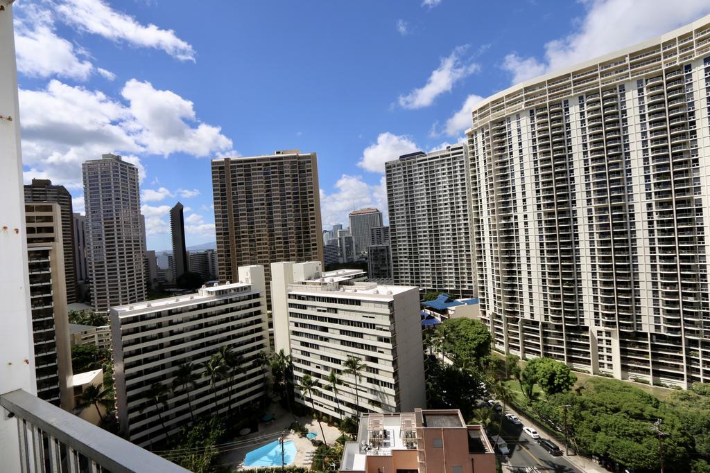 Gem Of Waikiki At Inn On The Park Honolulu Exterior photo